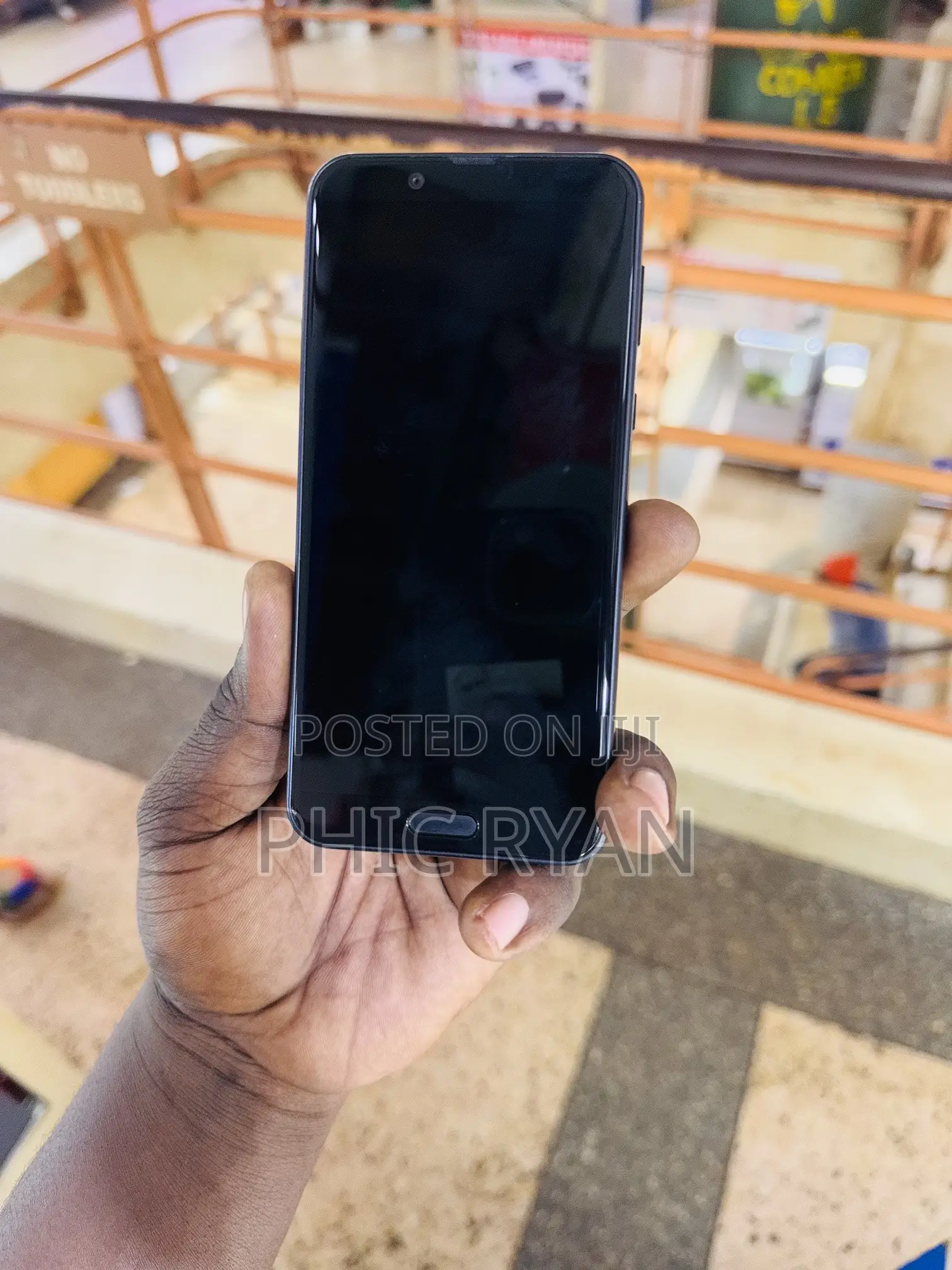 Sharp Aquos Sense 2 SHV43 32 GB Black