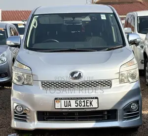 Toyota Noah 2.0 158hp FWD (7 Seater) 2012 Silver