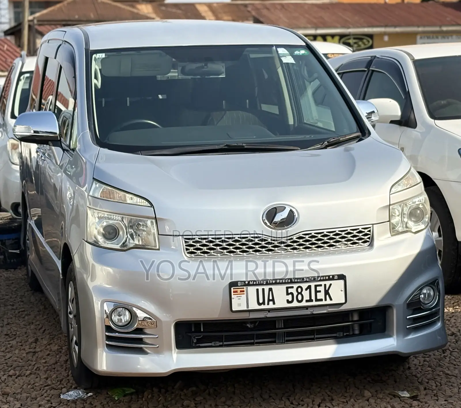 Toyota Noah 2.0 158hp FWD (7 Seater) 2012 Silver