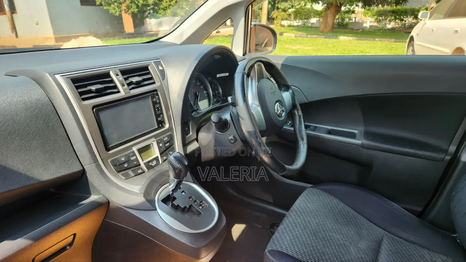 Toyota Ractis 1.5 FWD 2011 Silver