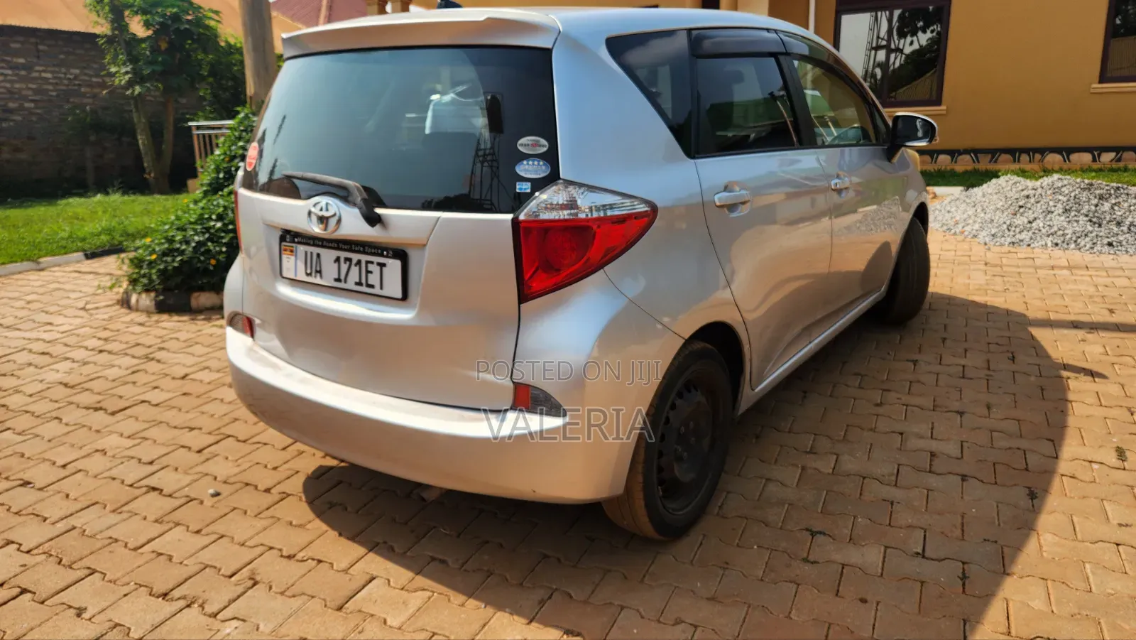 Toyota Ractis 1.5 FWD 2011 Silver