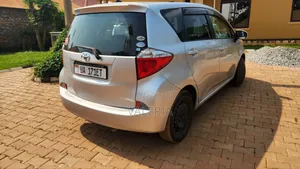 Toyota Ractis 1.5 FWD 2011 Silver
