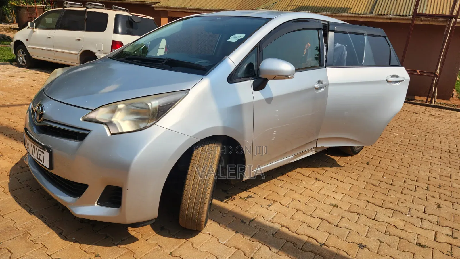 Toyota Ractis 1.5 FWD 2011 Silver