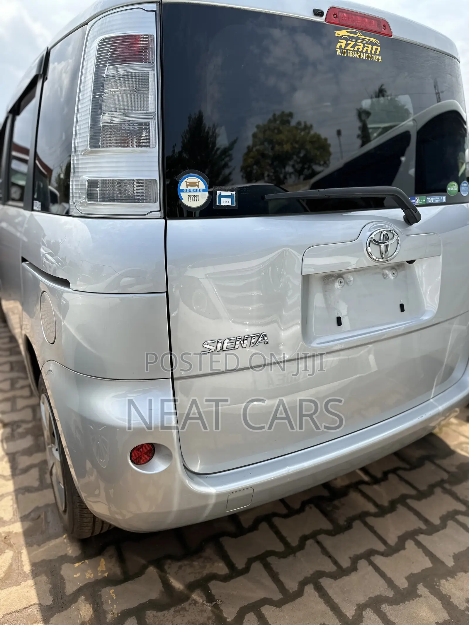 Toyota Sienta 2012 Silver
