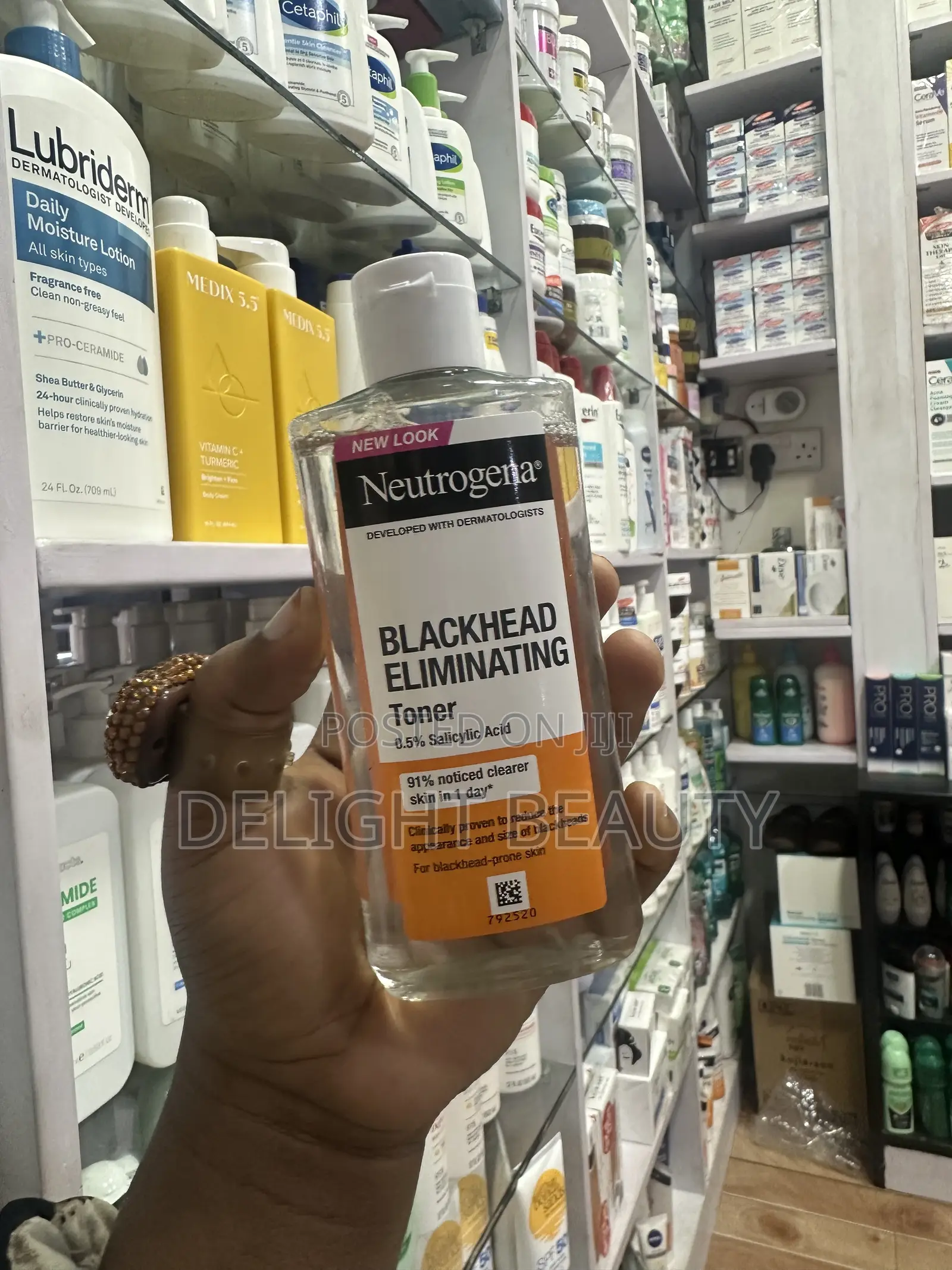 Neutrogena Blackhead Eliminating 0.5% Salicylic Acid Cleansimg Toner