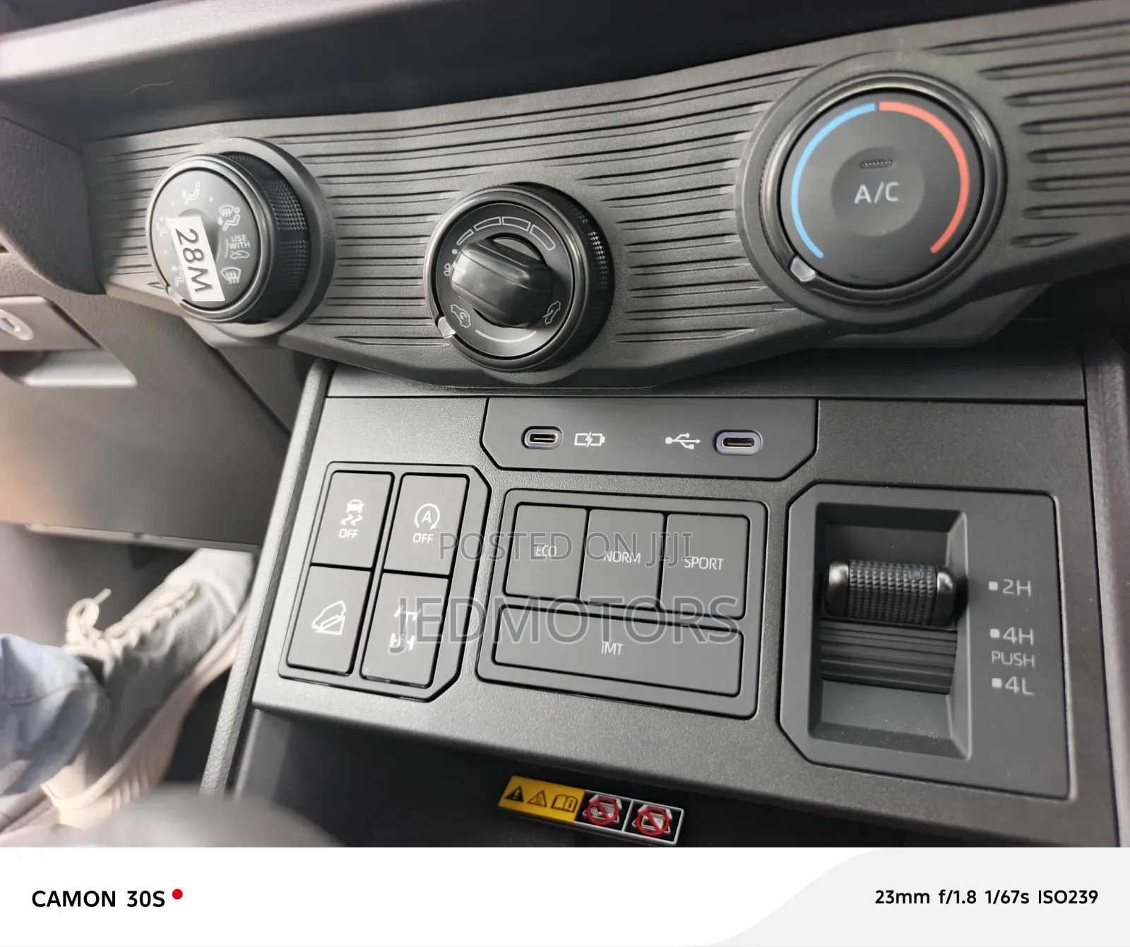 New Toyota Hilux 2025 White