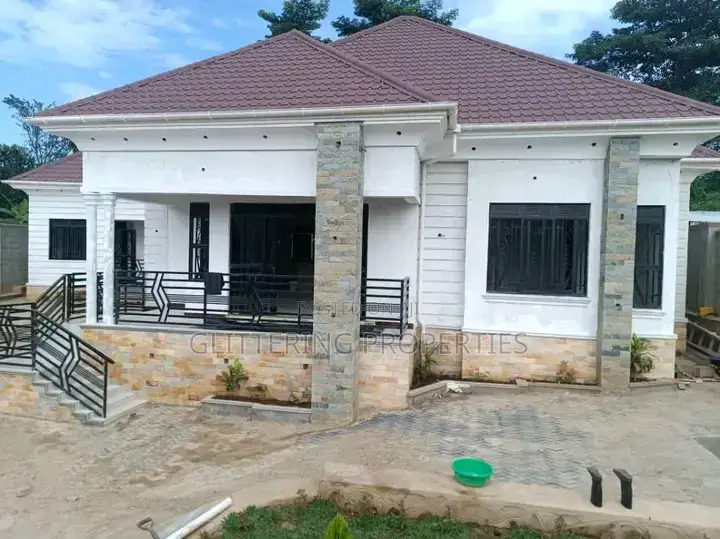 3bdrm Bungalow in Makindye, Central Division for rent