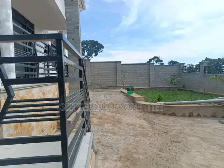 3bdrm Bungalow in Makindye, Central Division for rent