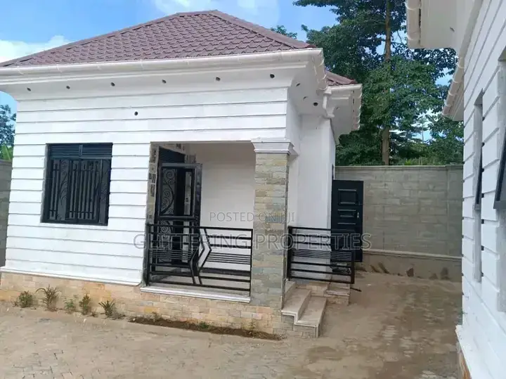 3bdrm Bungalow in Makindye, Central Division for rent