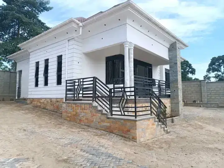 3bdrm Bungalow in Makindye, Central Division for rent