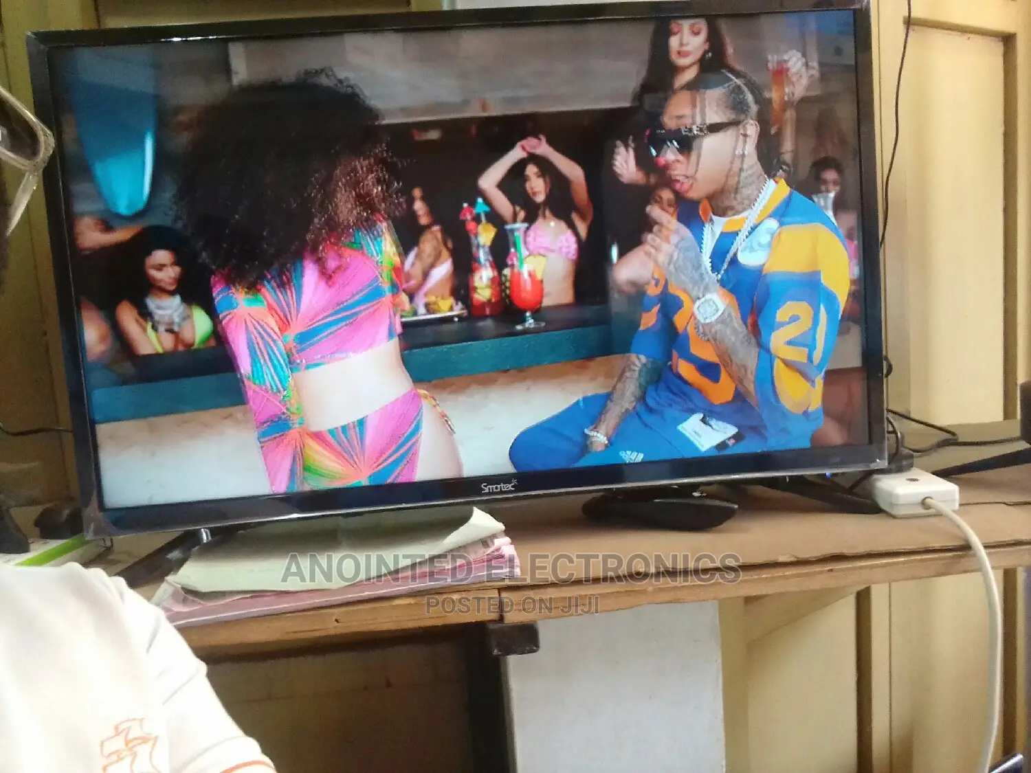 Smartec 32 Inches