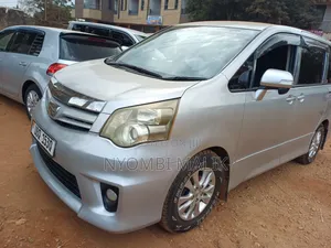 Toyota Noah 2013 Silver