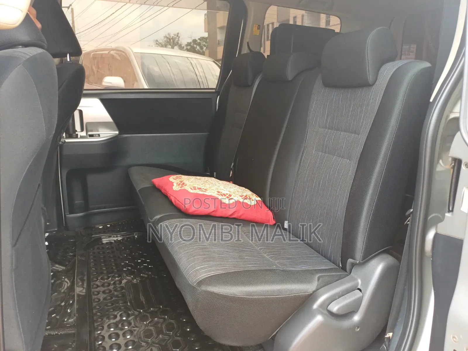 Toyota Noah 2013 Silver