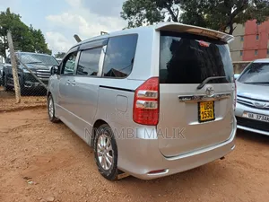 Toyota Noah 2013 Silver