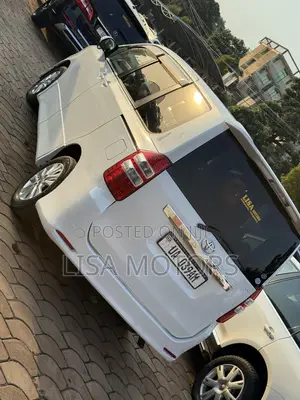 Toyota Noah 2.0 143hp AWD (8 Seater) 2011 White