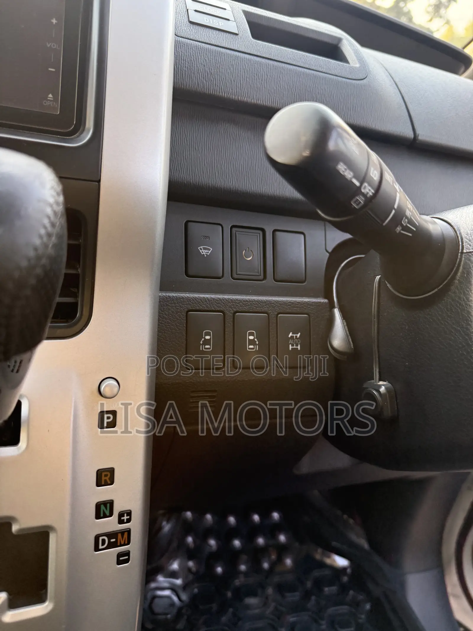 Toyota Noah 2.0 143hp AWD (8 Seater) 2011 White