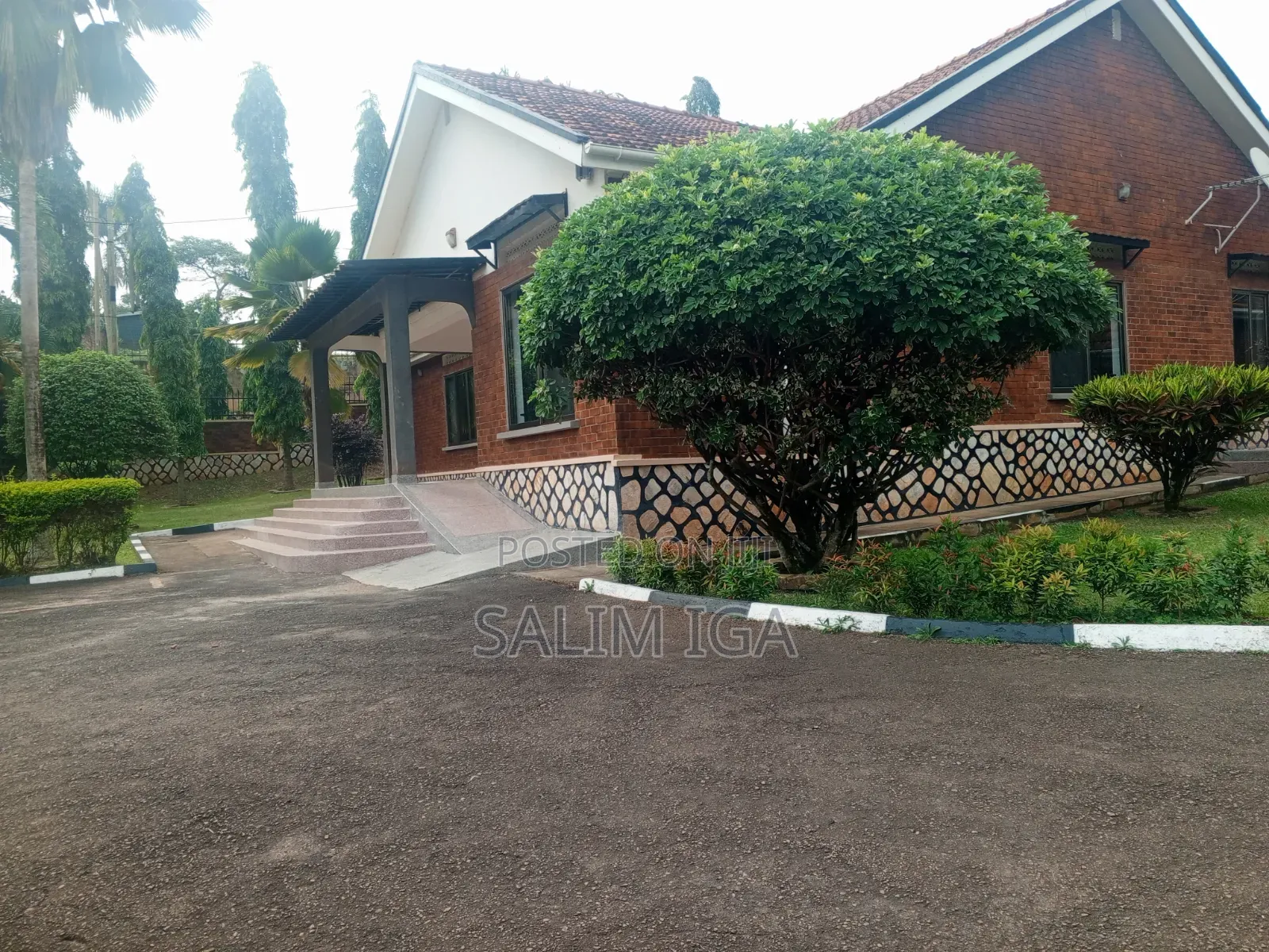 4bdrm Bungalow in Kololo Property, Central Division for rent