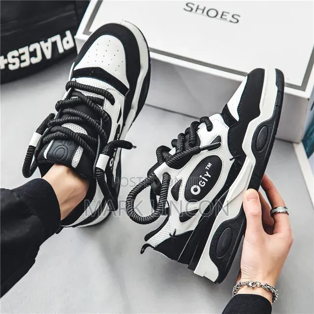 Ogiy Low Top Sneakers