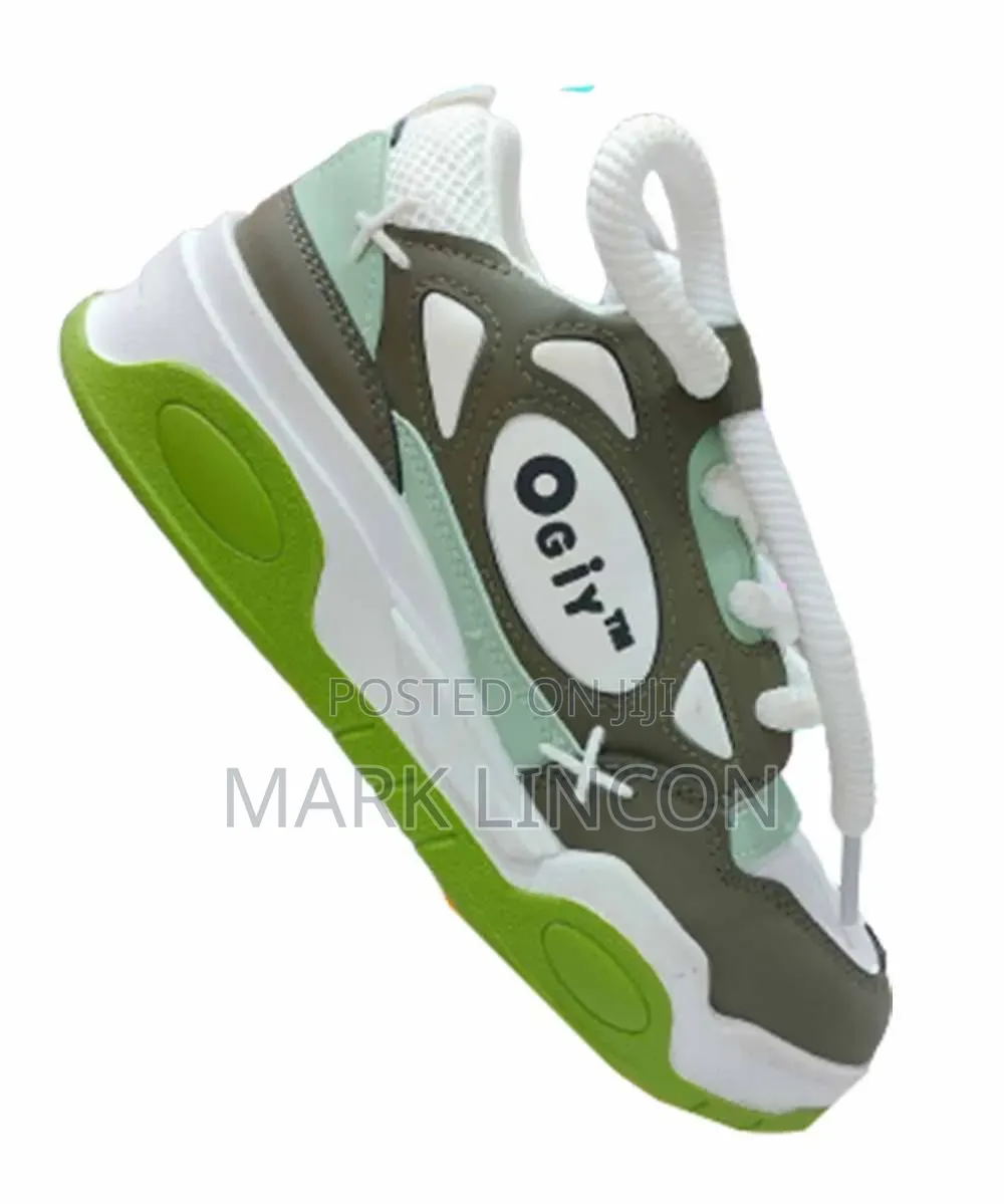 Ogiy Low Top Sneakers