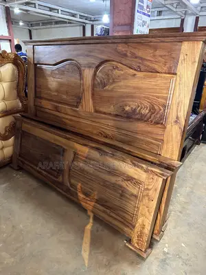 Solid Mugavu King Bed