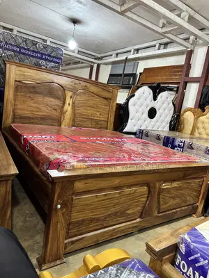 Solid Mugavu King Bed