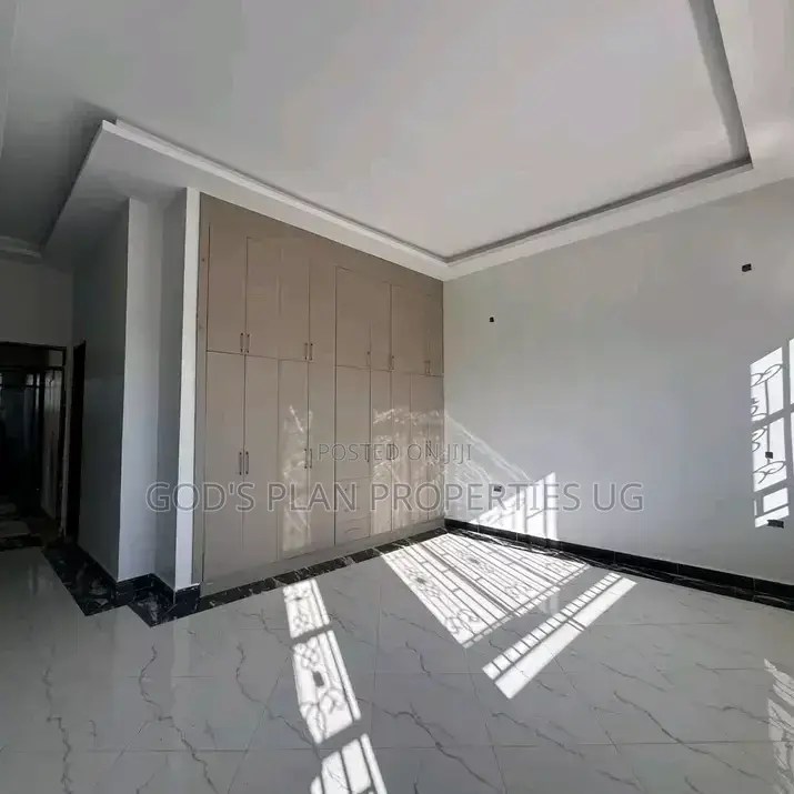 4bdrm Bungalow in Kigo Estate, Central Division for rent