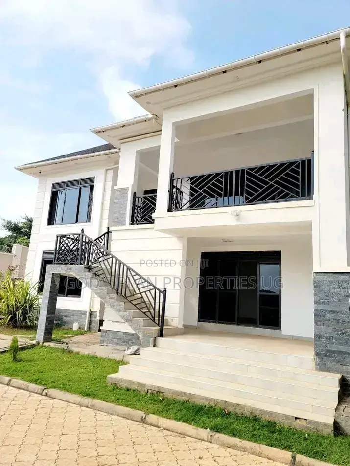5bdrm Duplex in Kigo Munyonyo, Central Division for rent