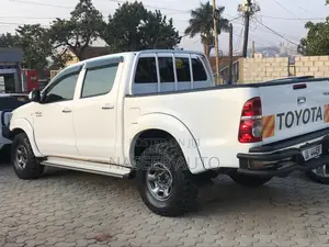 Toyota Hilux 2014 White