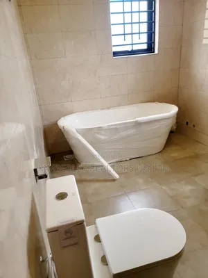 7bdrm Duplex in Division A for sale