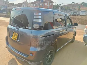 Toyota Sienta 2010 Gray