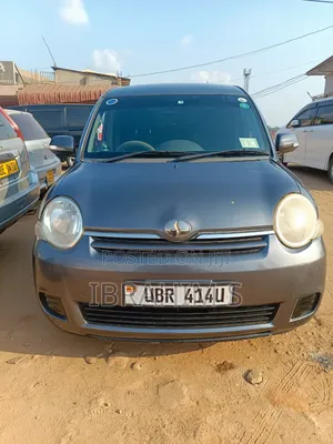 Toyota Sienta 2010 Gray