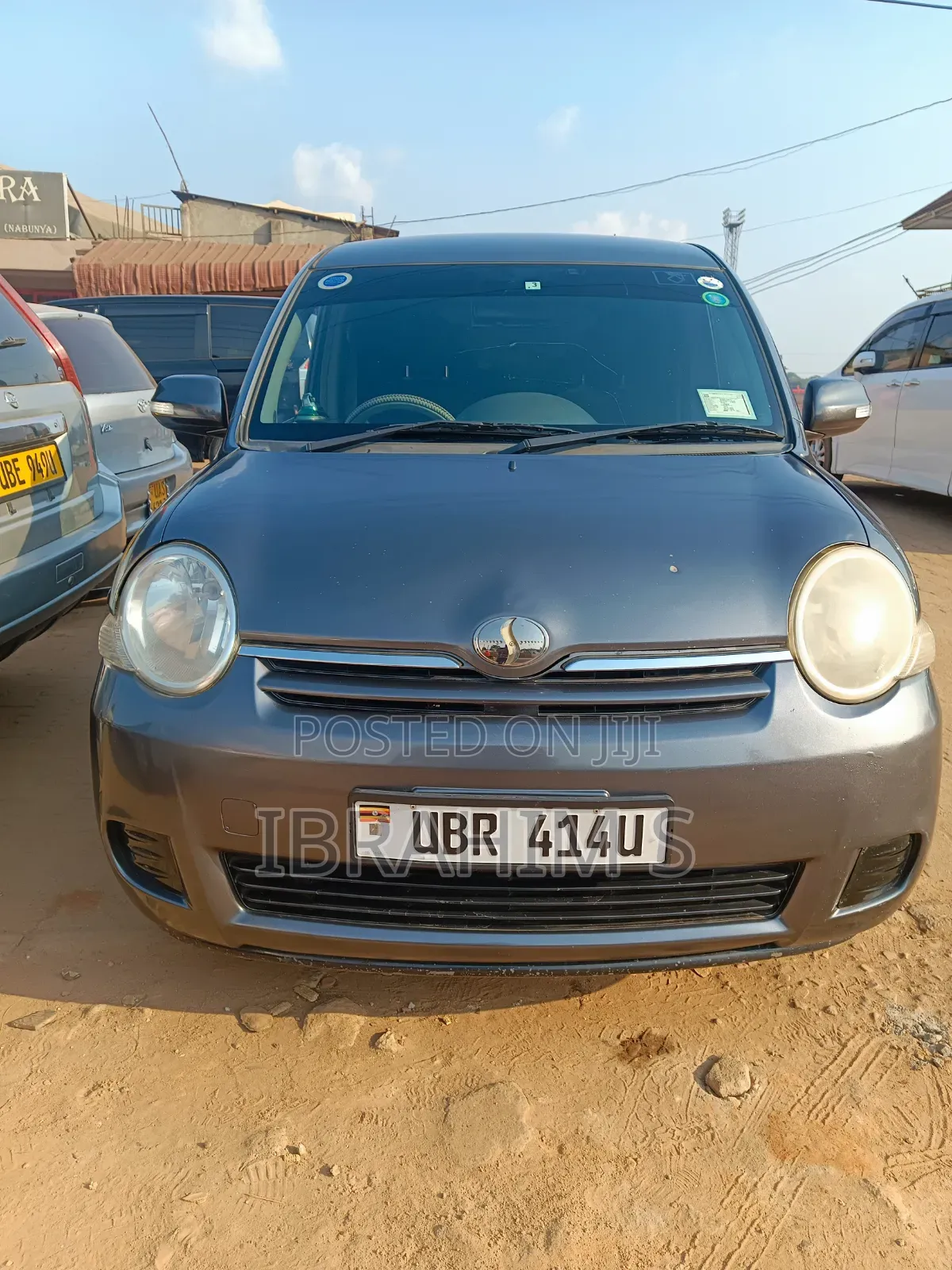 Toyota Sienta 2010 Gray