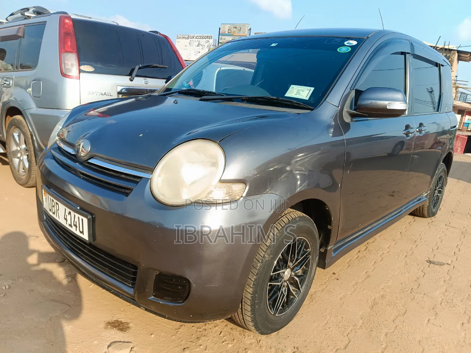 Toyota Sienta 2010 Gray