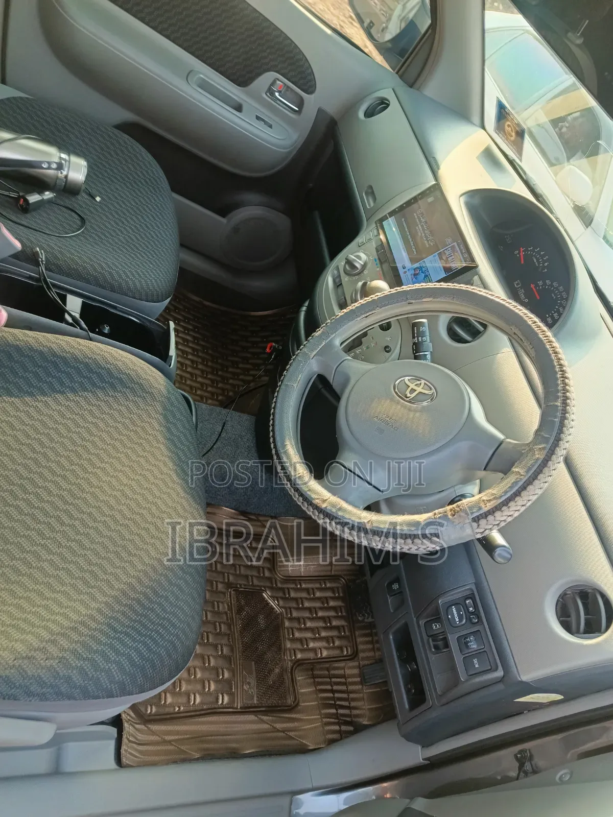 Toyota Sienta 2010 Gray