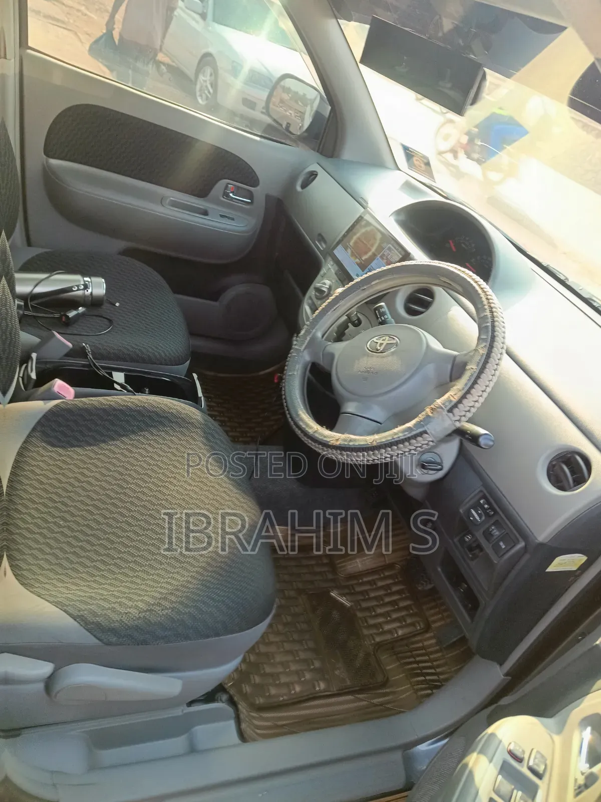 Toyota Sienta 2010 Gray