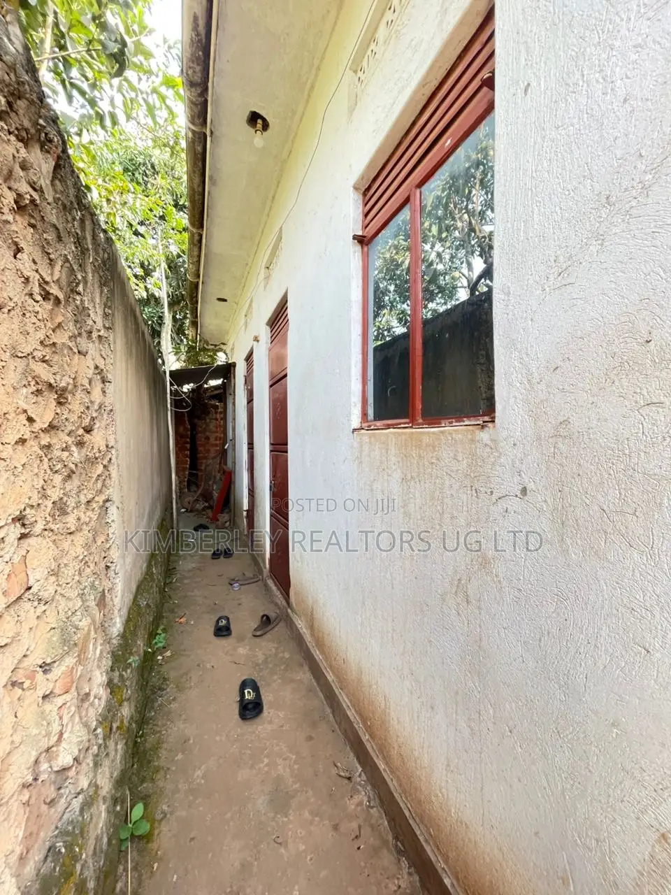 4bdrm Duplex in Division A for sale