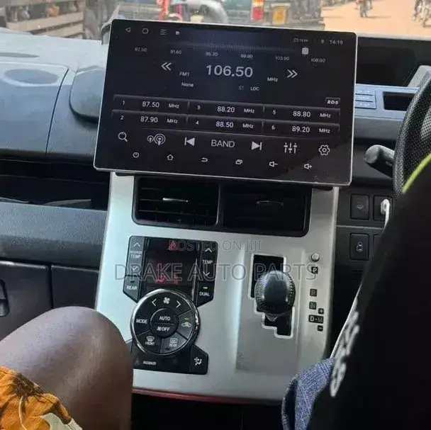 13 Inches Android/Smart Radio for Noah 2010+Available