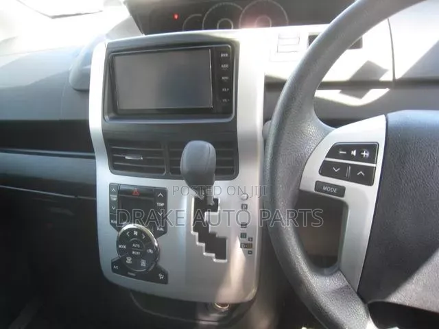 13 Inches Android/Smart Radio for Noah 2010+Available