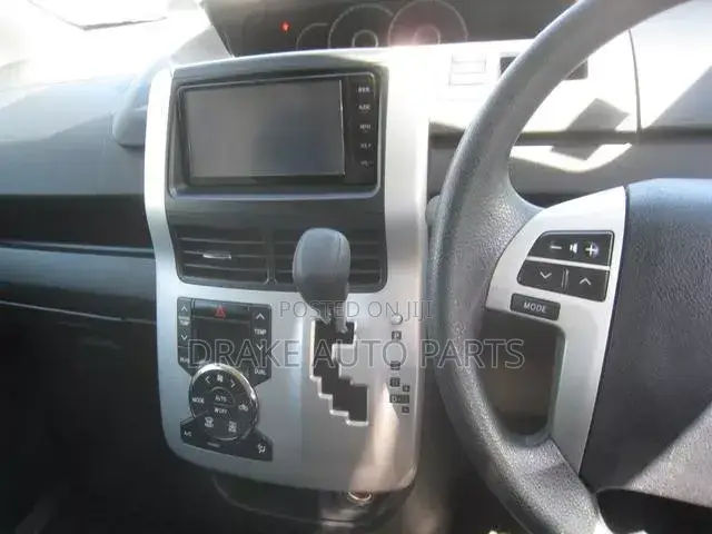 13 Inches Android/Smart Radio for Noah 2010+Available