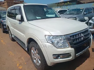 Mitsubishi Pajero 2015 White