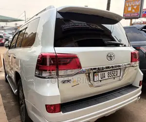 Toyota Land Cruiser 4.6 V8 ZX 2018 White