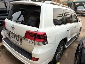 Toyota Land Cruiser 4.6 V8 ZX 2018 White