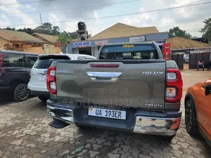 Toyota Hilux 2018 Green