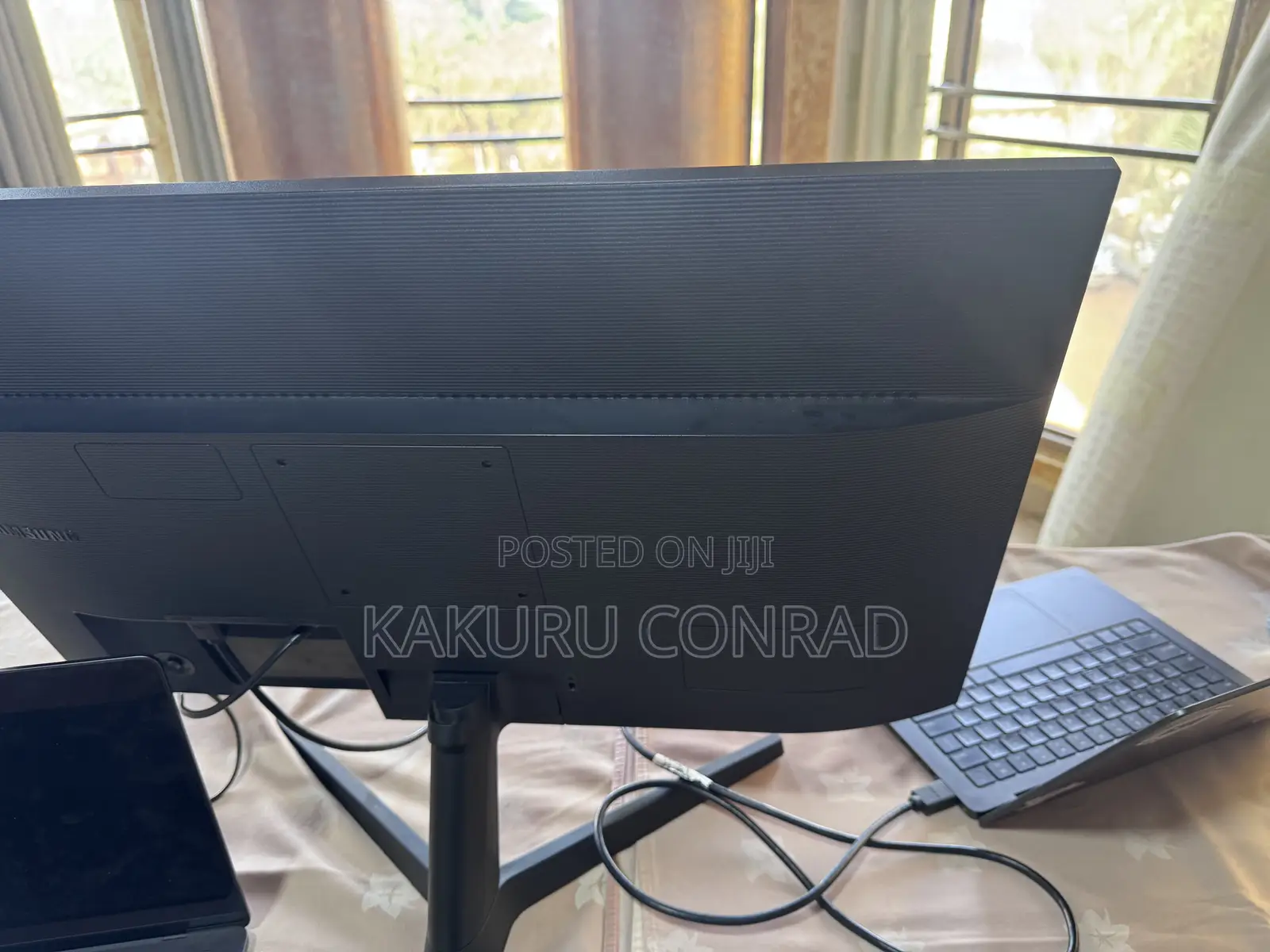 27" Samsung Monitor With Ips Panel and Borderless Design