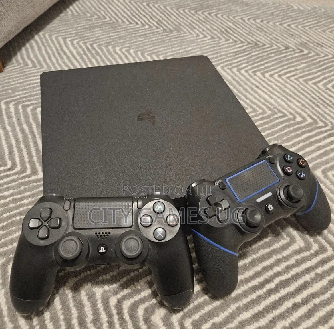 Sony Playstation 4 1tb With 5 Games and 2 Controllers- Japan Used
