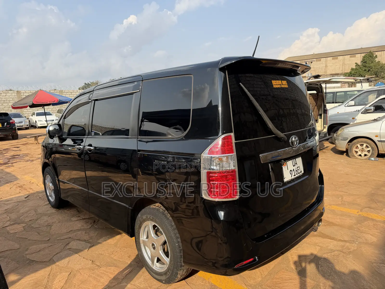 Toyota Noah 2.0 143hp FWD (7 Seater) 2010 Black