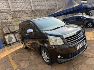 Toyota Noah 2.0 143hp FWD (7 Seater) 2010 Black