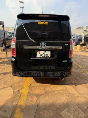 Toyota Noah 2.0 143hp FWD (7 Seater) 2010 Black