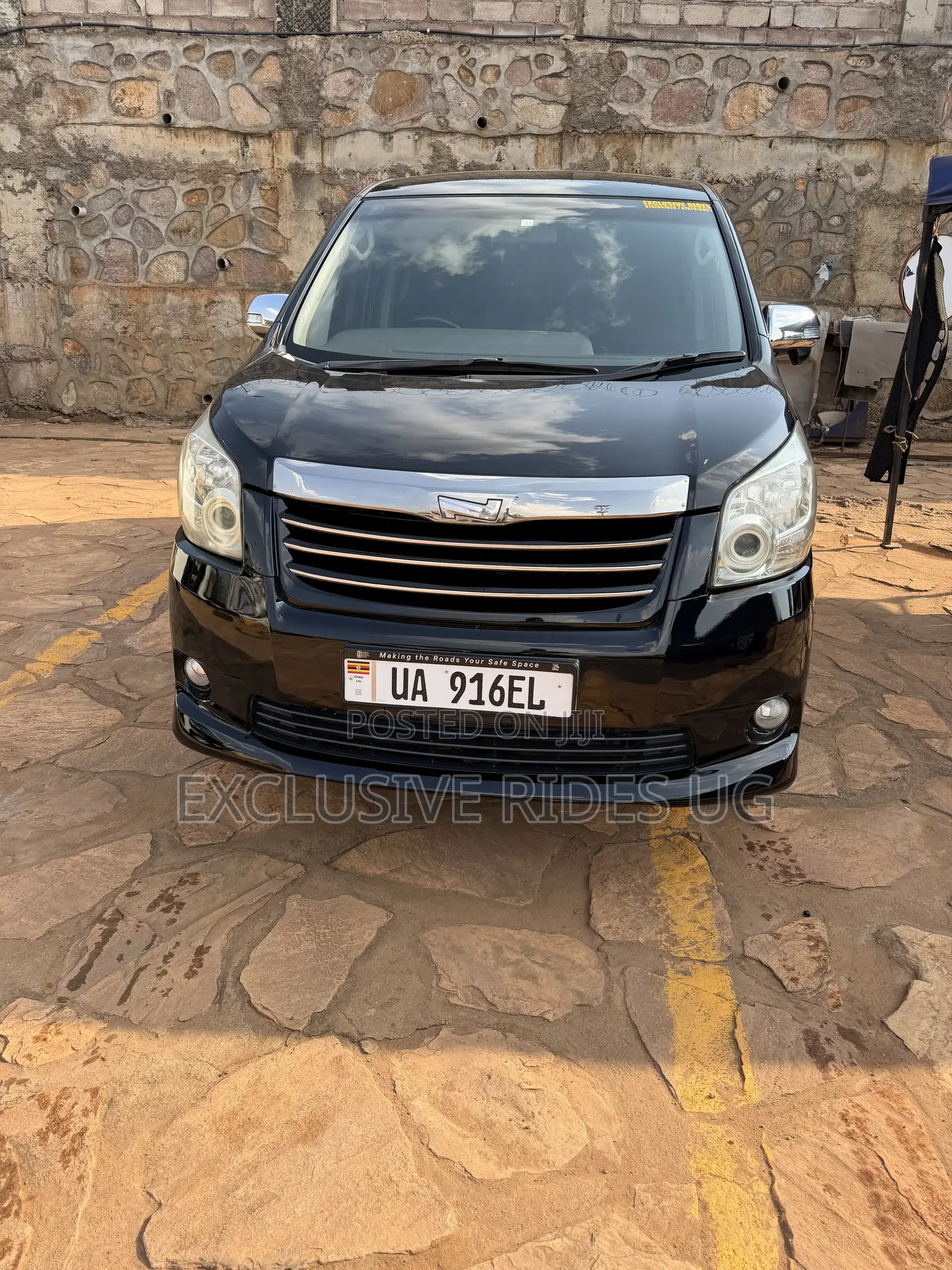 Toyota Noah 2.0 143hp FWD (7 Seater) 2010 Black