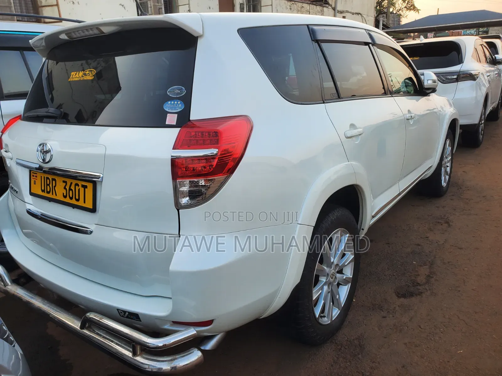 Toyota Vanguard 2011 White